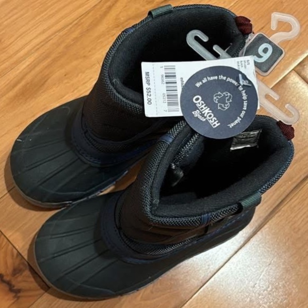 OshKosh toddler boys snow boots. size 9. Brand new with tags